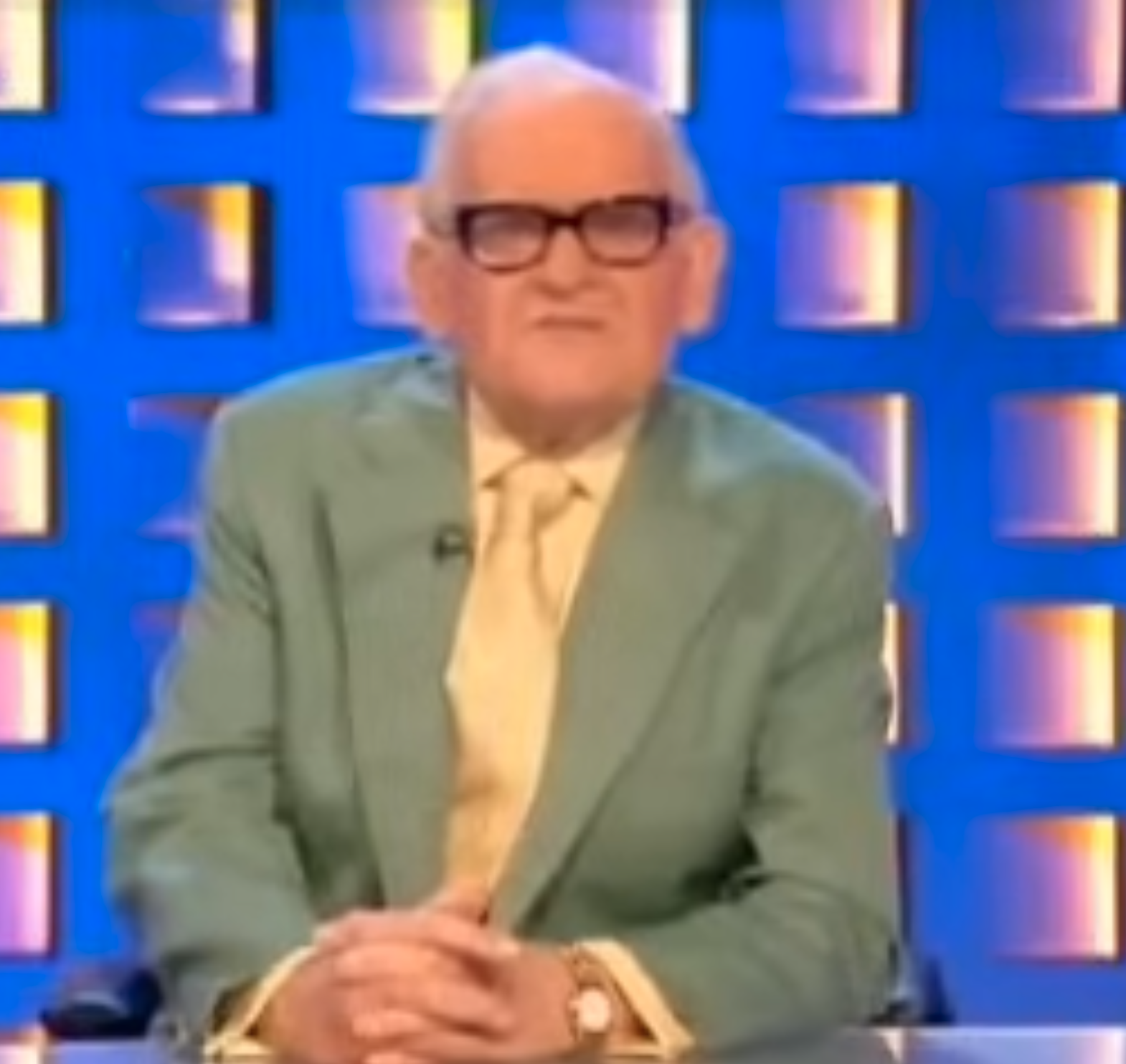 Two Ronnies – Water Pub